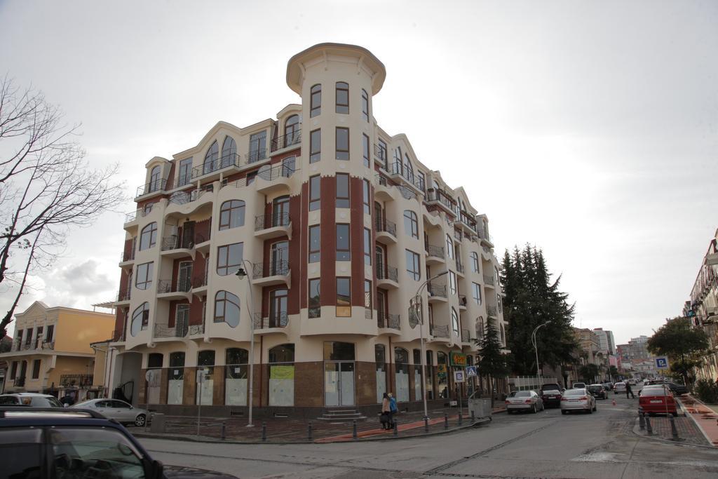 Apartment With Summer Terrace 바투미 객실 사진